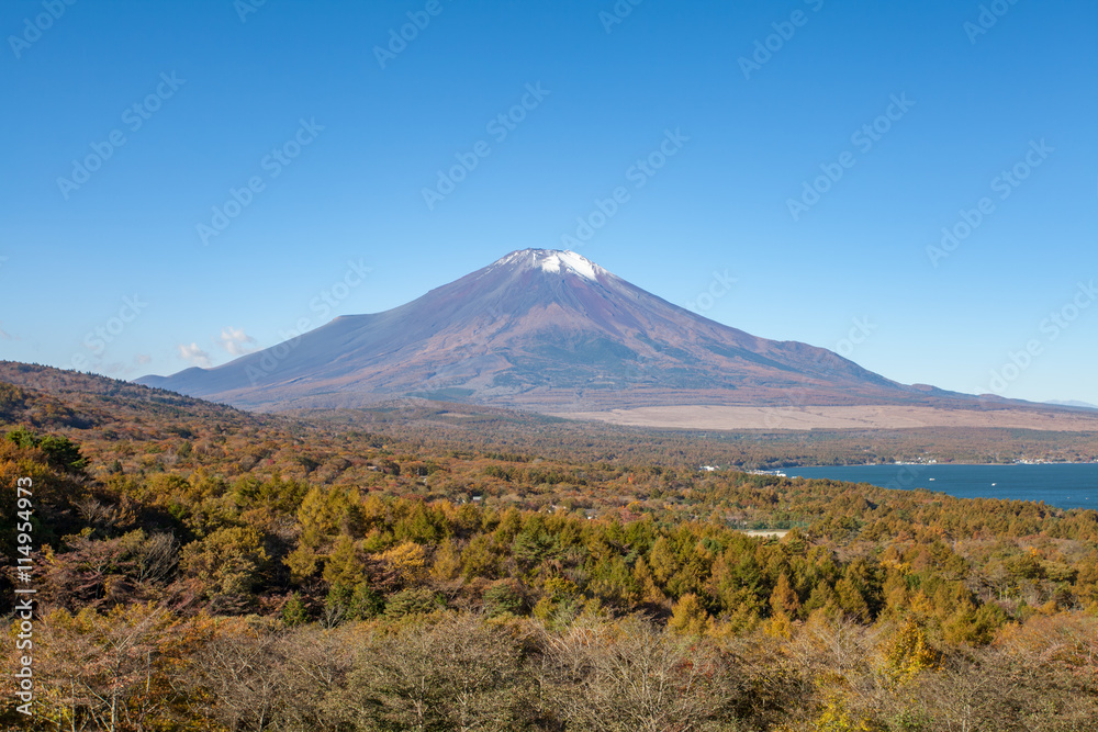 Mountain Fuji and Yamanaka lake in autumn season