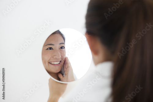 Women are laughing looking in the mirror