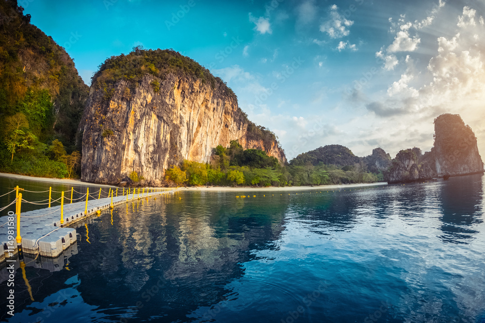 Fototapeta premium Pontoon bridge