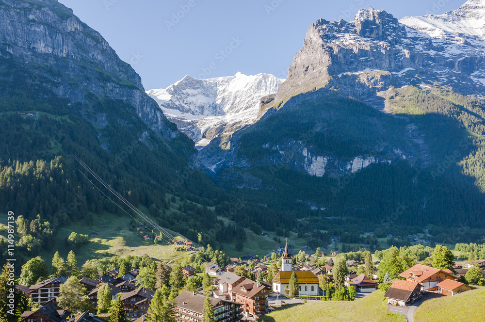 Grindelwald, Dorf, Dorfkirche, Eiger, Eigernordwand, Wanderweg, Wanderferien, Gletscher, Berner Oberland, Sommer, Schweiz