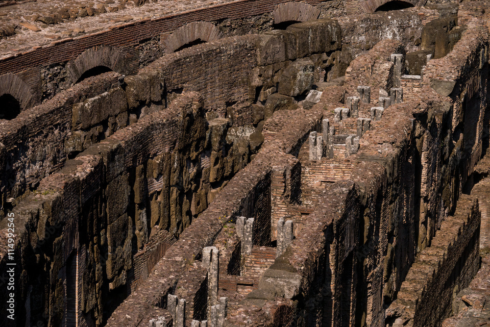 Innenraum des Kolosseum in Rom - Detailaufnahme: Kellerräume unter dem Arenaboden