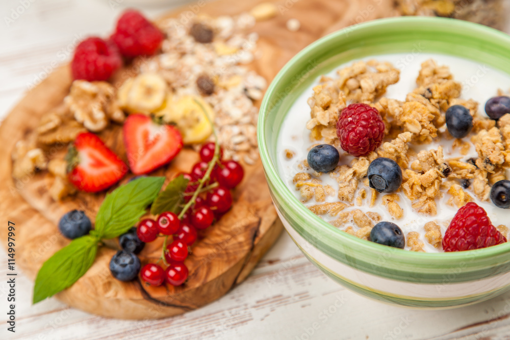 Muesli with berries