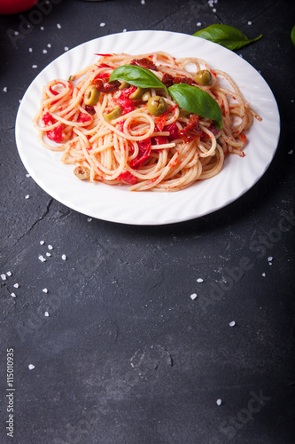 Spaghetti with tomatoes, garlic, basil, olives and olive oil