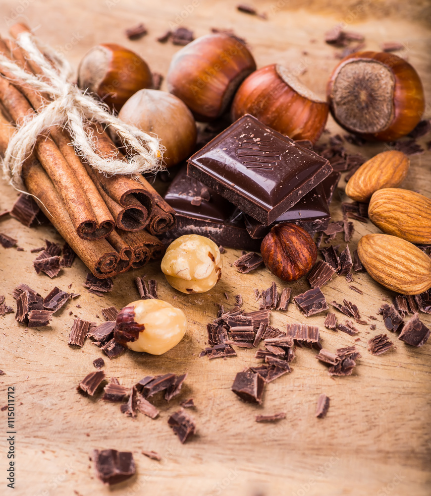 Chocolate bar/ chocolate bar pieces / nut chocolate/ chocolate b Chocolate bar/ chocolate bar pieces / nut chocolate/ chocolate b