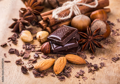 Chocolate bar/ chocolate bar pieces / nut chocolate/ chocolate b