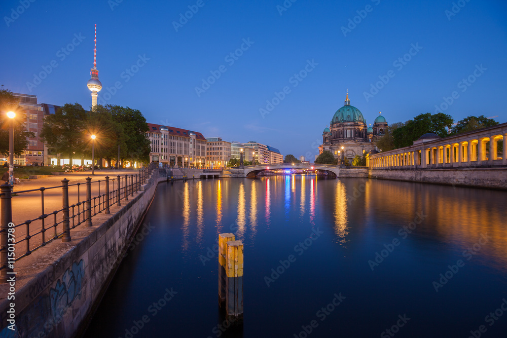 Fototapeta premium Berlin River Spree, Berliner Dom, and TV Tower