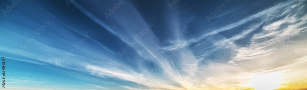 Fototapeta premium niebieskie i pomarańczowe niebo w Alghero
