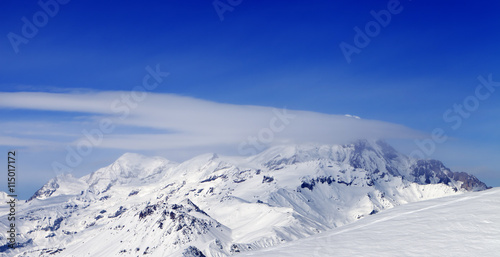 Panoramic view on off-piste slope © BSANI