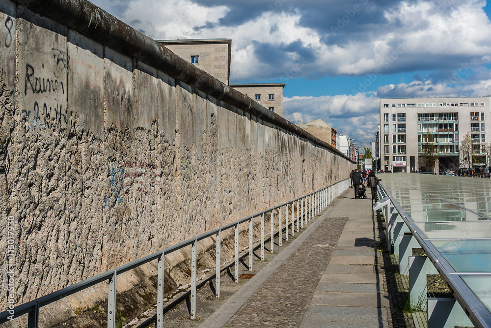 Obraz premium Remains of Berlin Wall (Berliner Mauer) in Germany. 