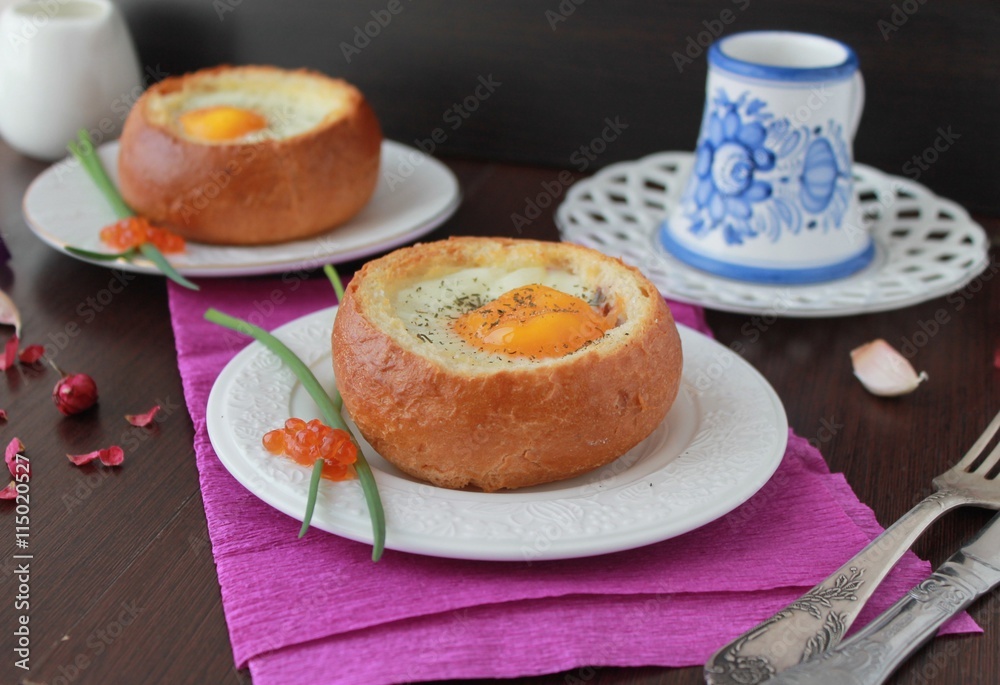 Baked egg in a bun Baked egg in a bun
