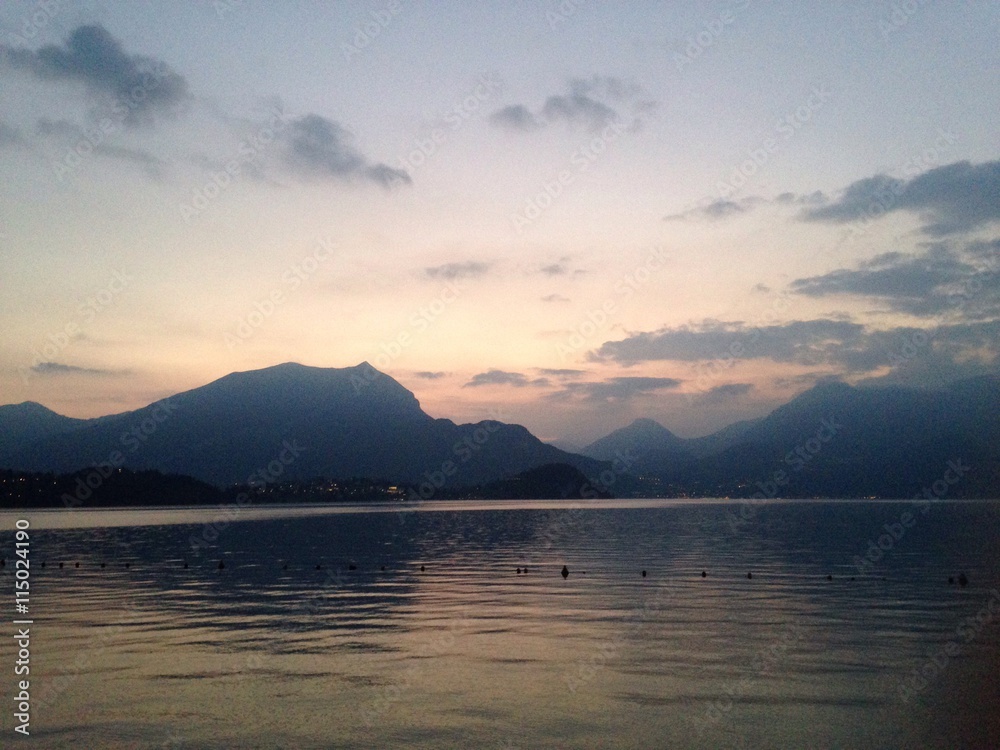 Tramonto sul lago Tramonto sul lago