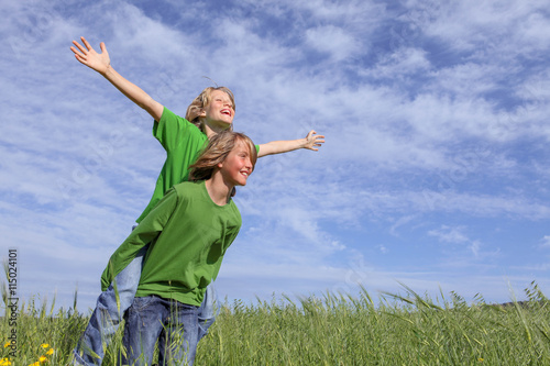 piggyback kids in summer © godfer