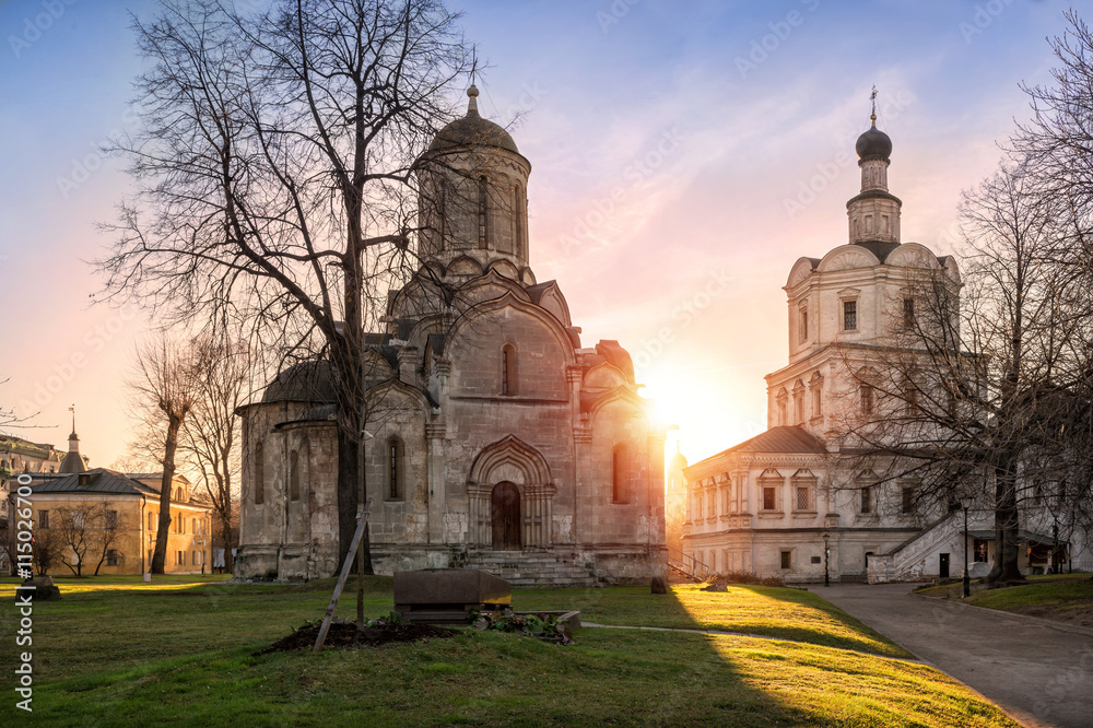 Солнце между храмами Sun between the temples