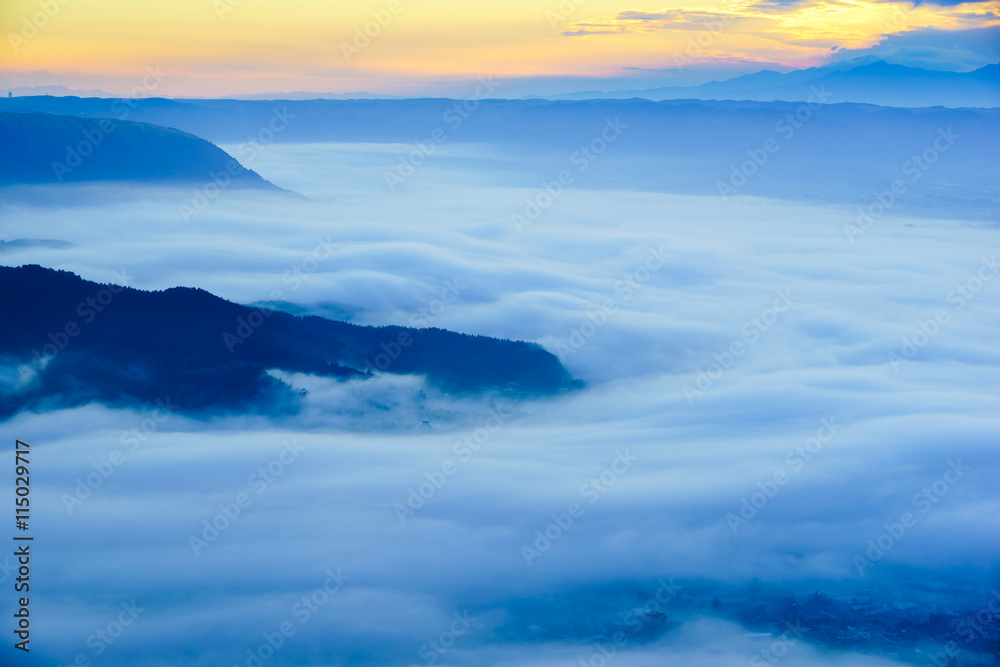 早朝の阿蘇の雲海