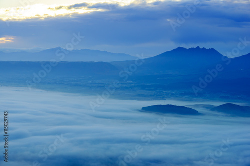 阿蘇の雲海と根子岳