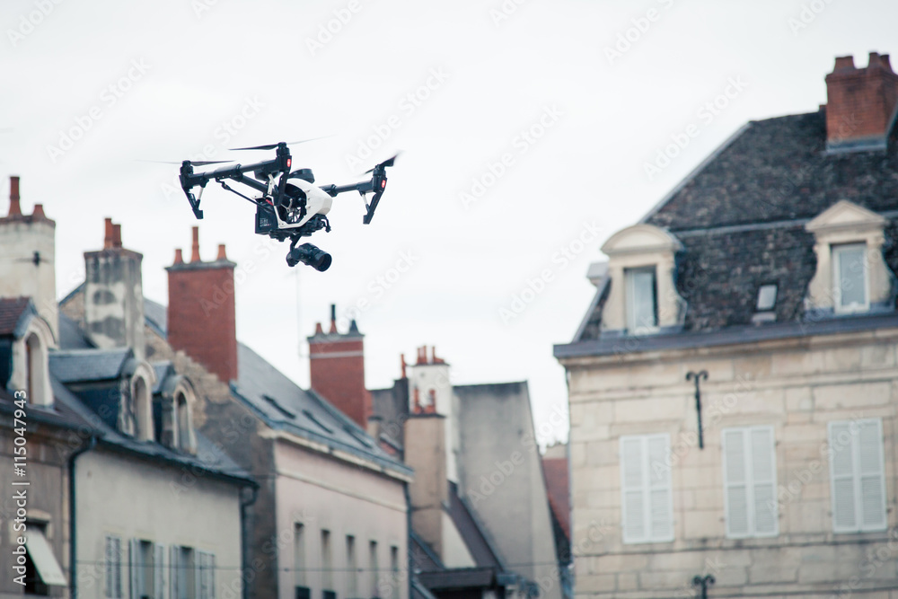 Drone en ville suivi de chantier.