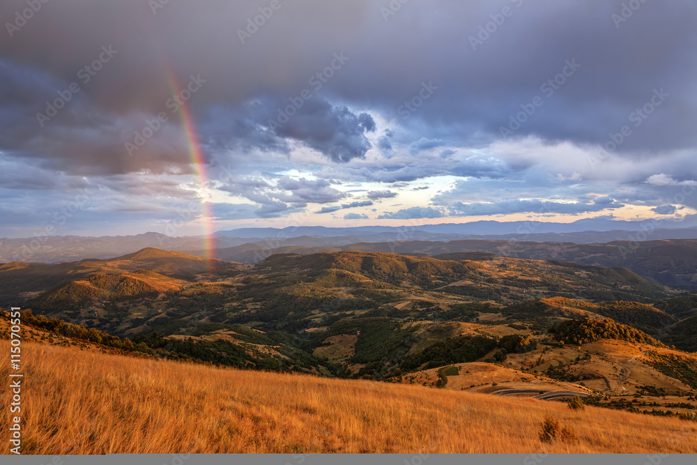 Obraz premium Rainbow on mountain landscape