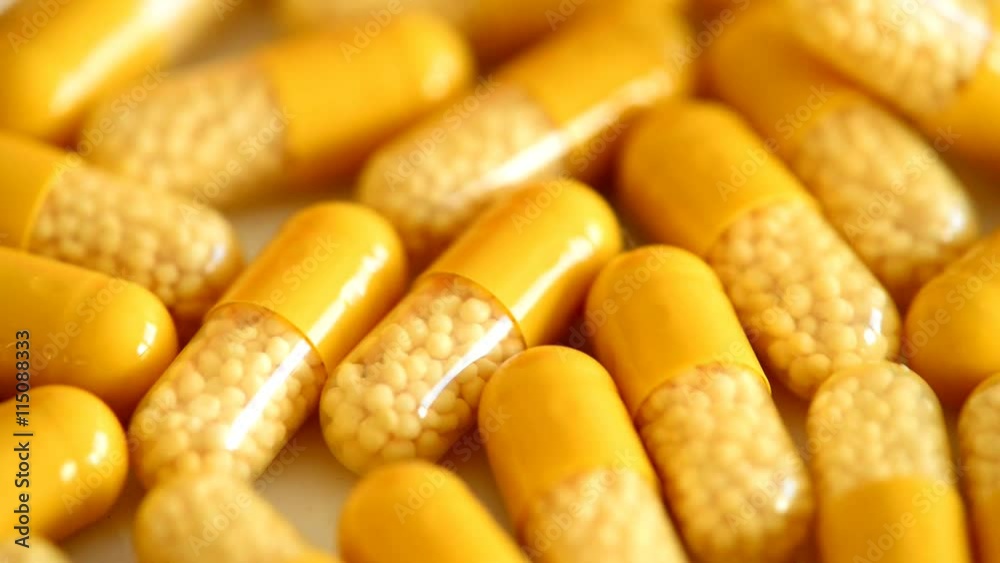 Vitamin Kapseln auf einem Drehteller Vitamin Kapseln auf einem Drehteller