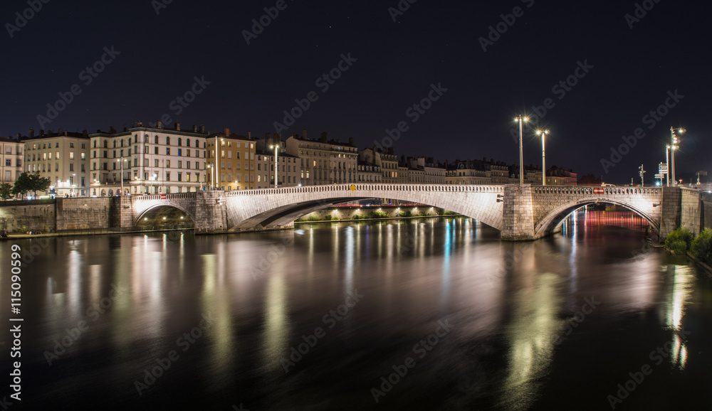 Lyon la nuit.