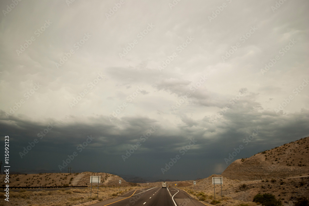 Fototapeta premium Avant l'orage région Nevada