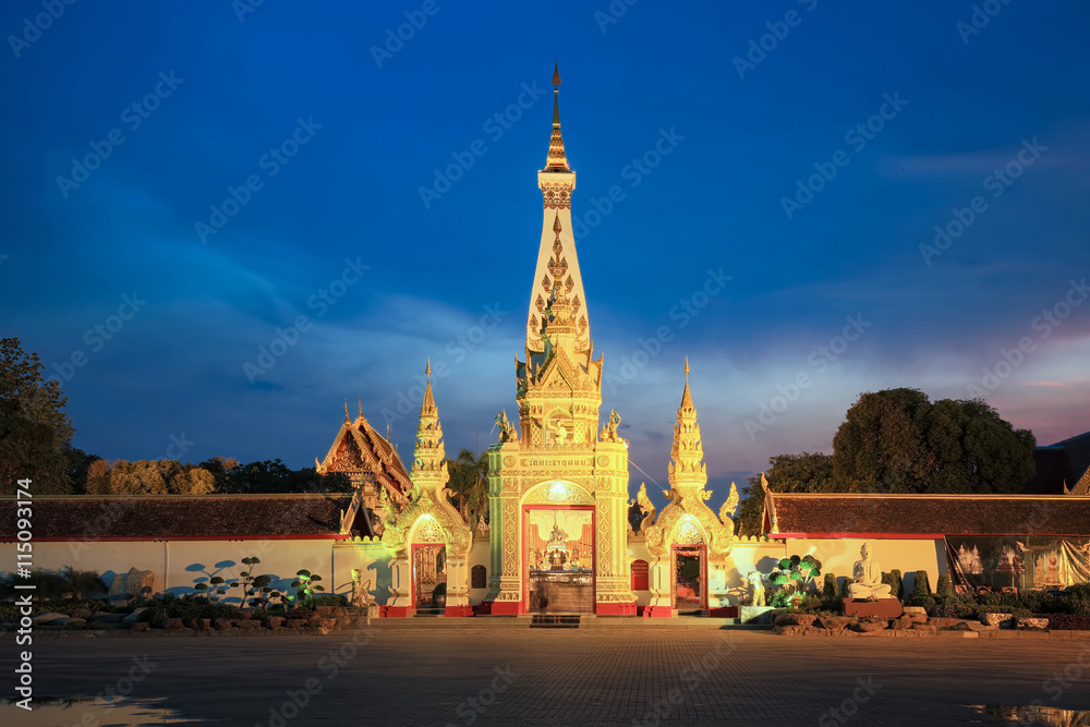 Naklejka premium Front view of Phra that phanon pagoda's east gate
