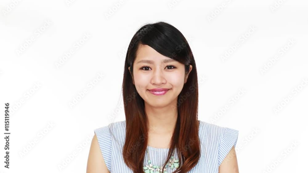 笑顔で寛ぐ女性 笑顔で寛ぐ女性