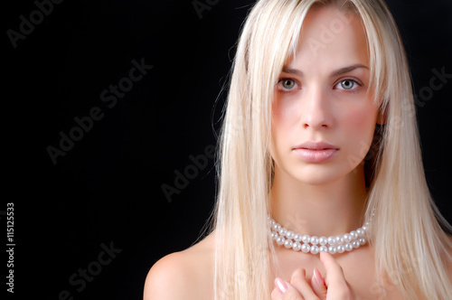 Fototapeta face of woman and pearl necklace