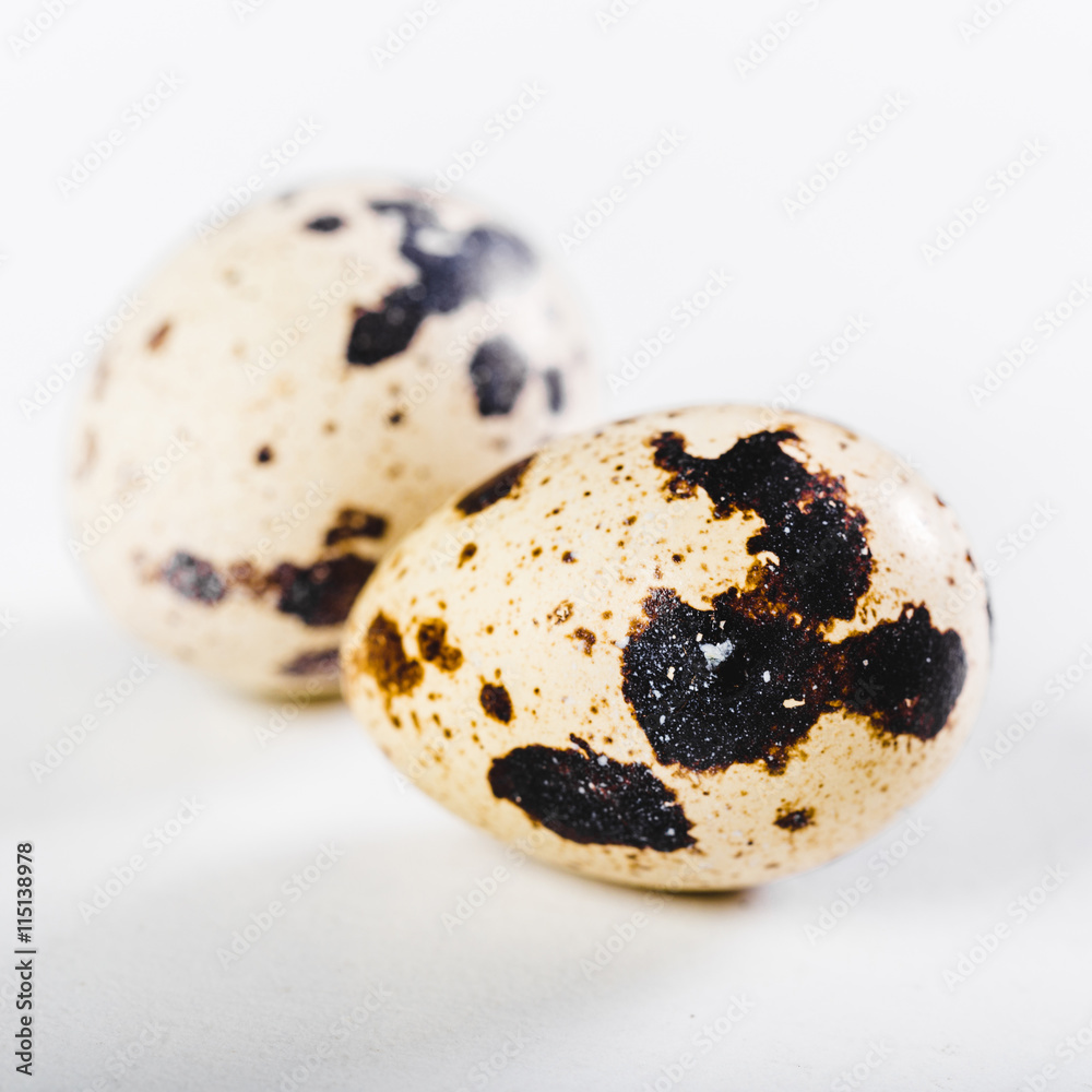 Obraz premium eggs isolated on white background