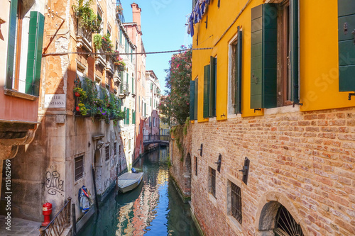 Fototapeta Naklejka Na Ścianę i Meble -  Beautiful narrow canals in Venice
