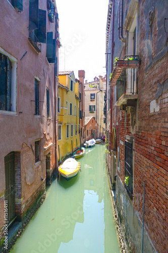 Photo Small and narrow canals in Venice