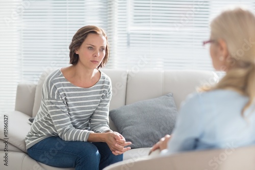 Woman talking to her therapist © WavebreakMediaMicro