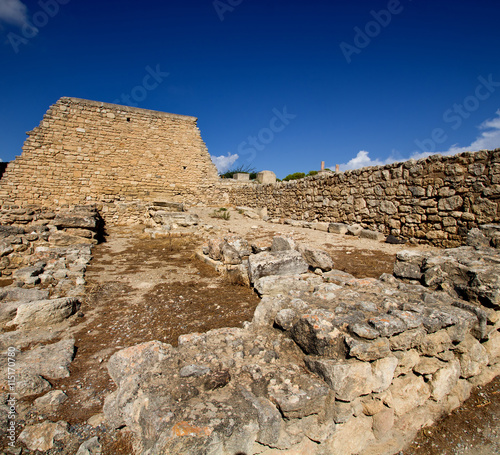 Fragment of Knossos Palace with a large wall on the island of Crete. Greece
