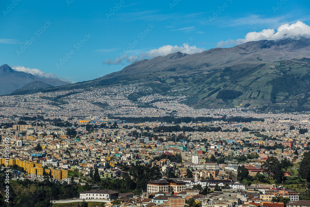 Vista desde una colina en el sur de Quito