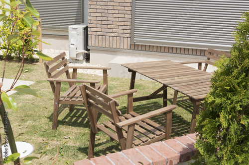 住宅 戸建て 庭イメージ テーブル 椅子 芝生 Stock Photo Adobe Stock