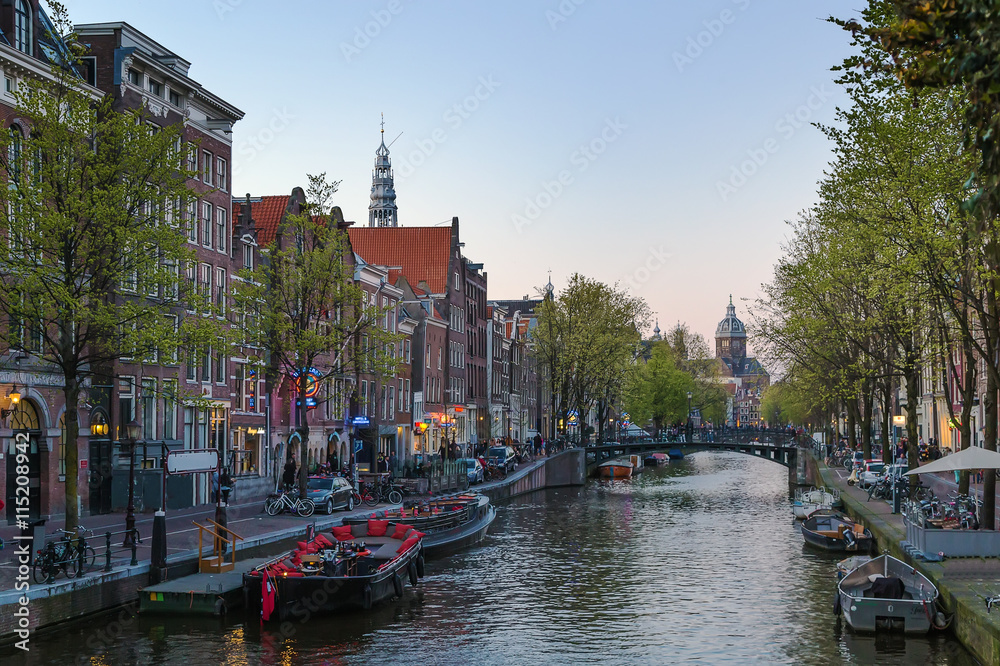 Obraz premium View of Amsterdam canal