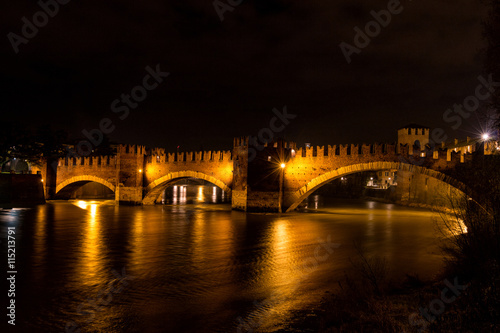 Ponte Scaligero di notte