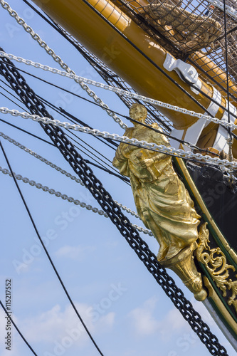 Fotografía Ropes and wood on the ship Amerigo Vespucci in Italy
