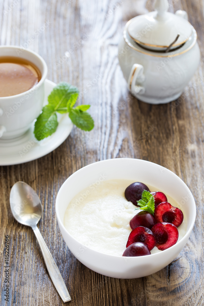 Breakfast with semolina porridge and berries Breakfast with semolina porridge and berries