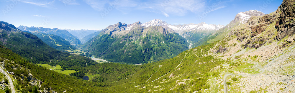 Valmalenco (IT) - Vista panoramica dall'Alpe d' Entova verso sud con Monte Disgrazia
