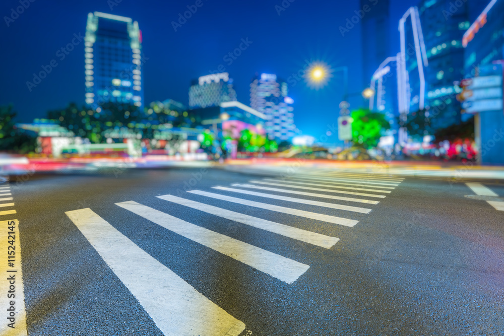 Obraz premium car driving on road in city