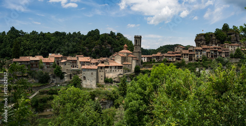 Vistas del pueblo medieval de Rupit desde la iglesi de Santa Magdalena OLYMPUS DIGITAL CAMERA