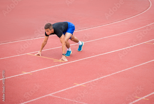 Runner in starting position © Karanov images