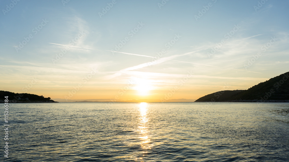 Obraz premium sunrise. sunset at sea. wallpaper
