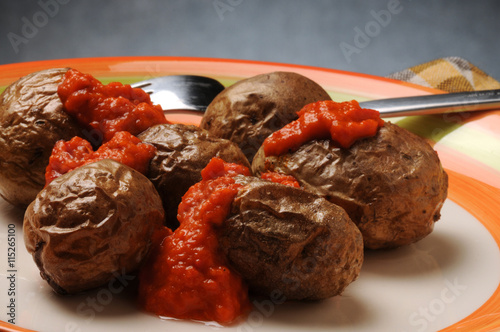 Obraz na płótnie Papas Arrugadas con Mojo