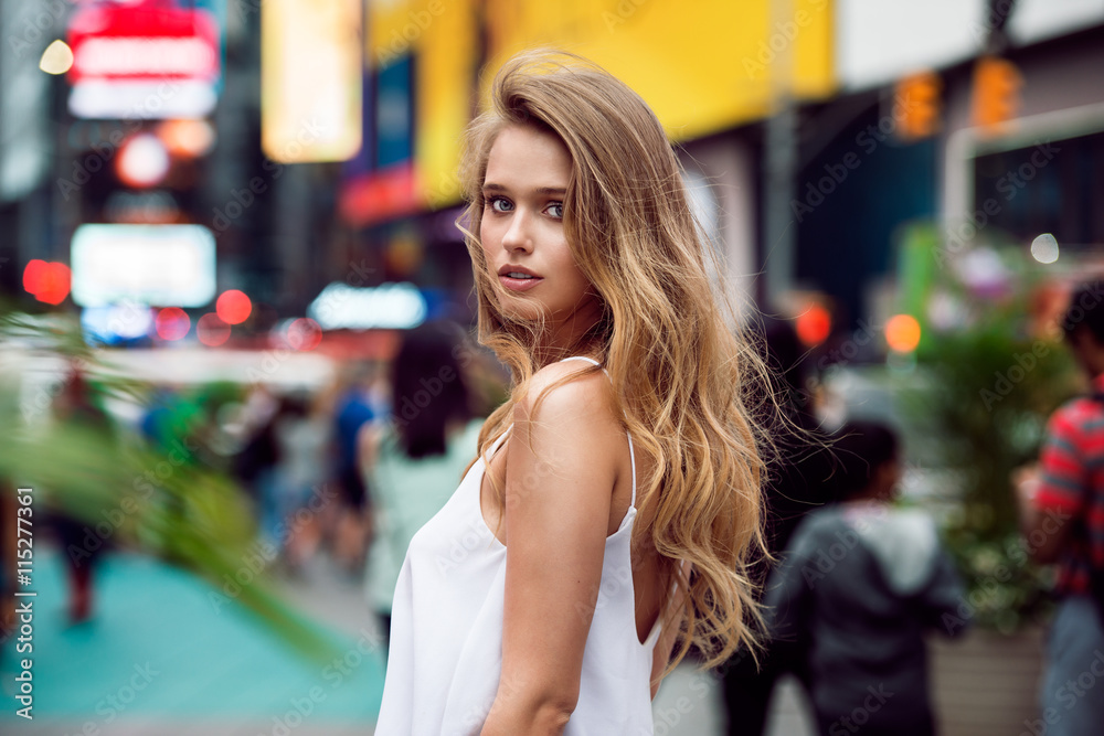 City girl hair in Blonde