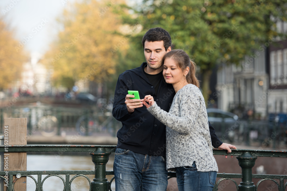 Obraz premium lovers in Amsterdam