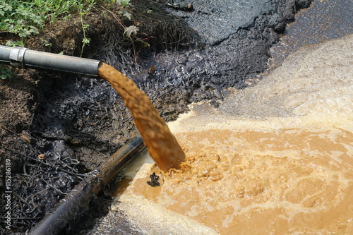 Foto Palm Oil Mill Effluent (POME) wastewater being discharged
