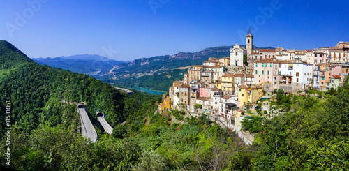 Photos beautiful villages of Italy  - Colledimezzo in Abruzzo, Lago di Bomba