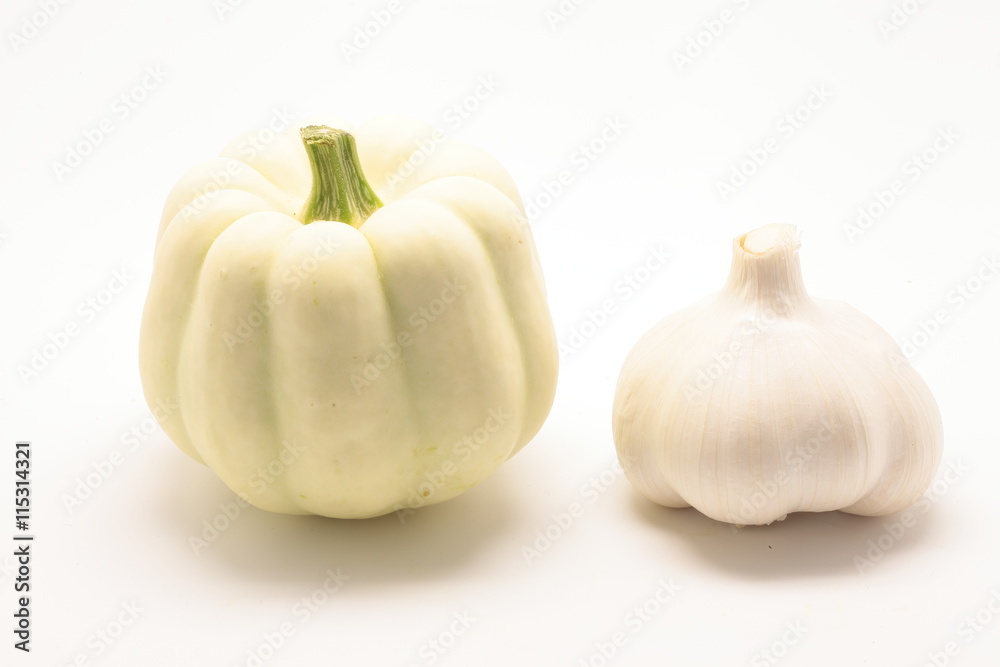 かぼちゃみたいなズッキーニとニンニク Stock Photo Adobe Stock