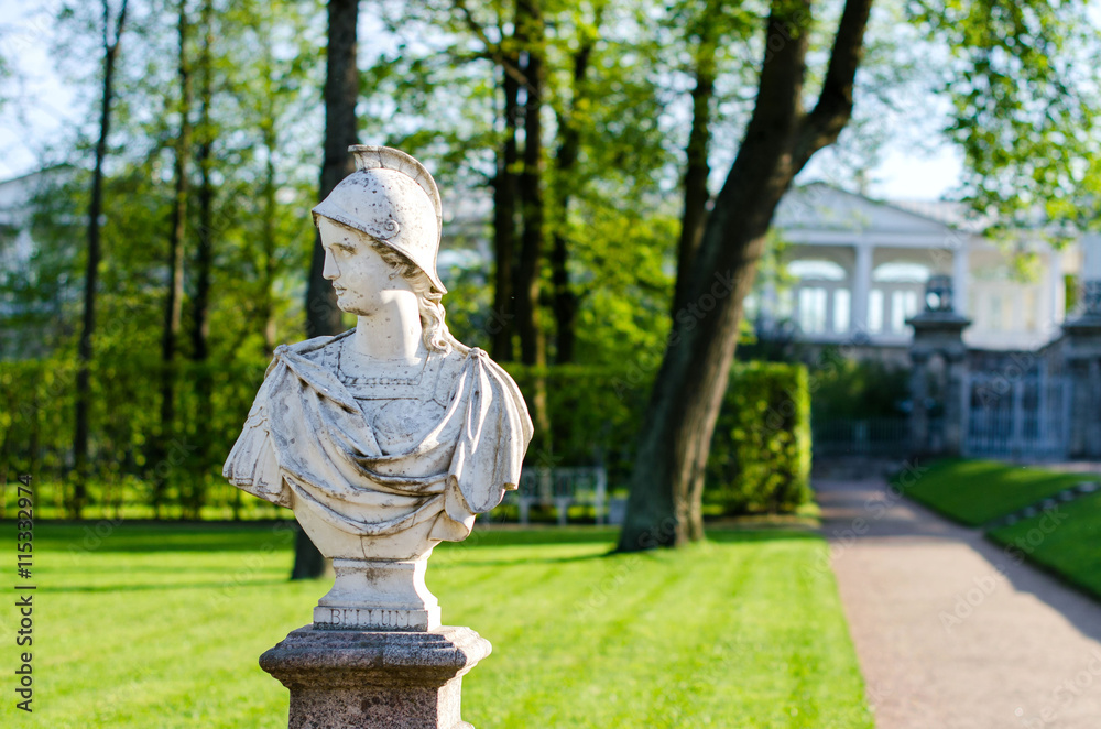 Obraz premium Sculpture made of light marble. Sightseeing. Saint-Petersburg.